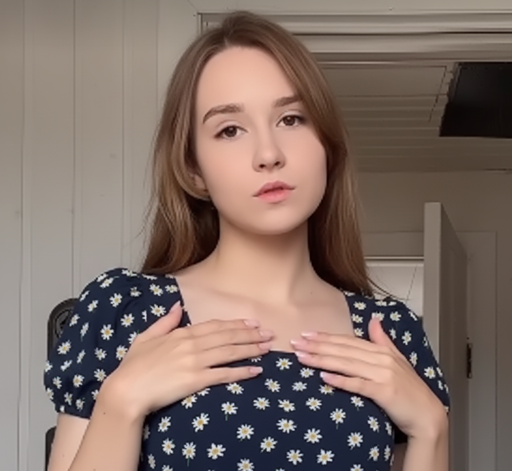 DollHole Biography, Life Story, Height, Career & Net Worth 2025