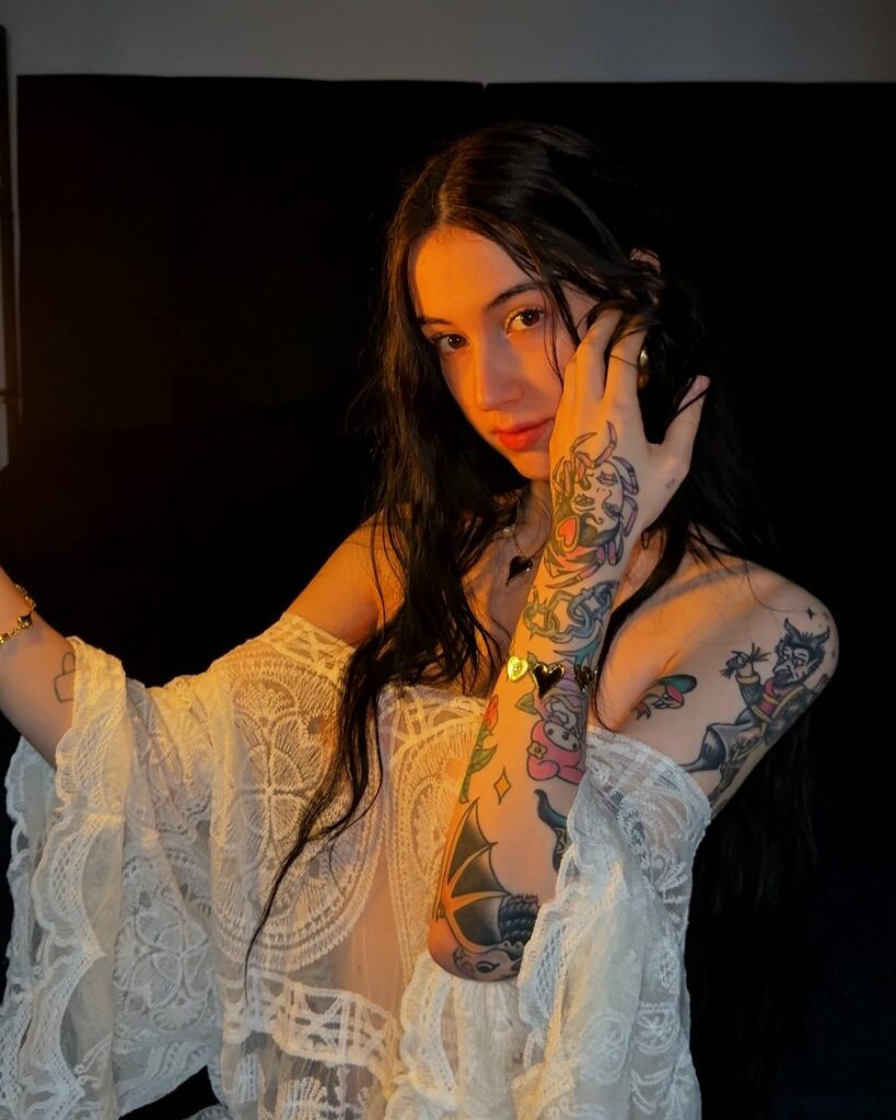 Neferet Exposito: Biography, Age & Career Facts 2025