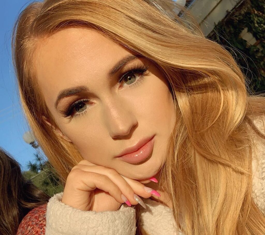 Sophie Delynn: Bio, Net Worth, Age & Career 2025 Sophie Delynn: Bio, Net Worth, Age & Career 2025